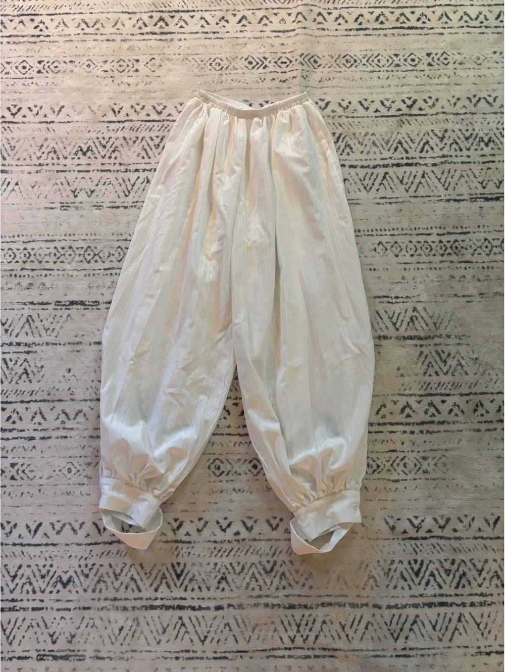 KZN Women's White Textured Balloon Pants XS